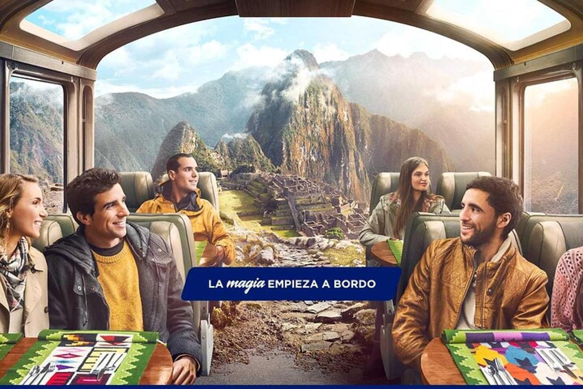 un grup de oameni așezați într-un tren