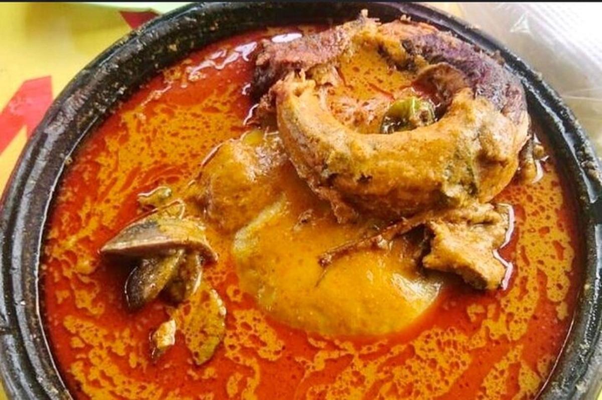 a bowl of food with meat and vegetables in it