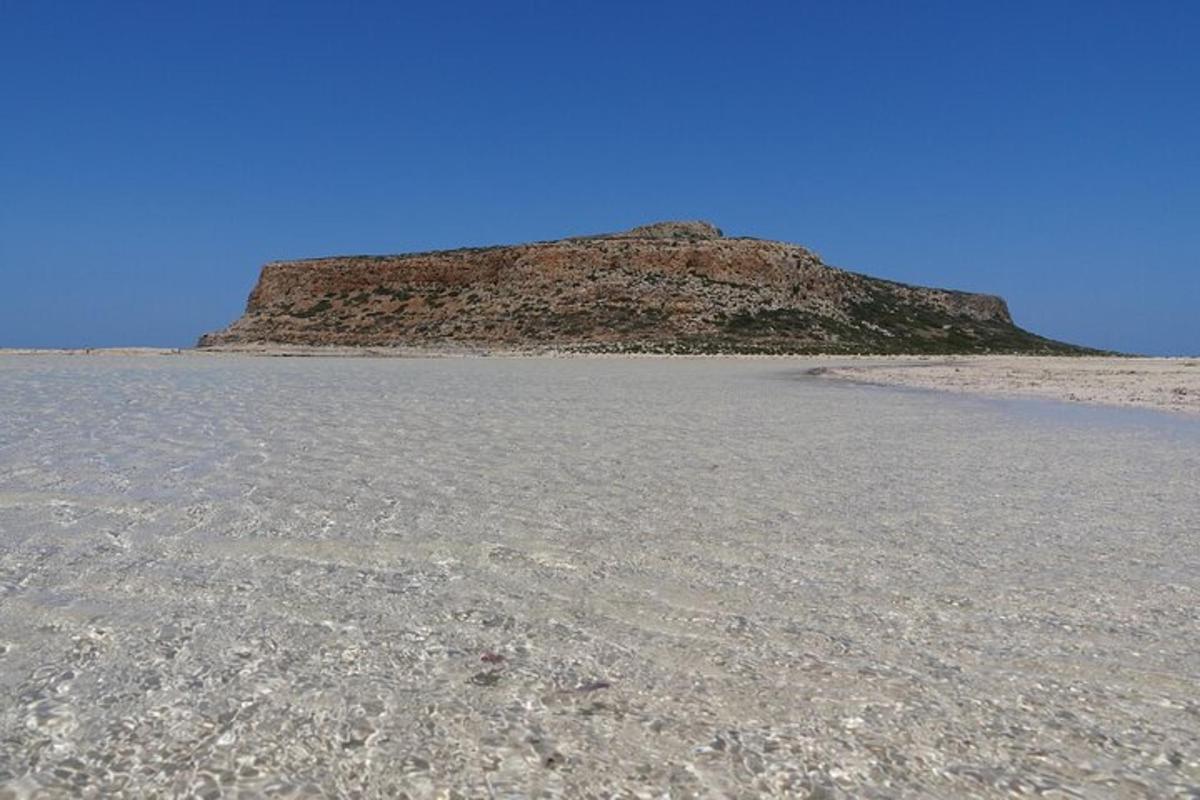 una montagna in mezzo al deserto