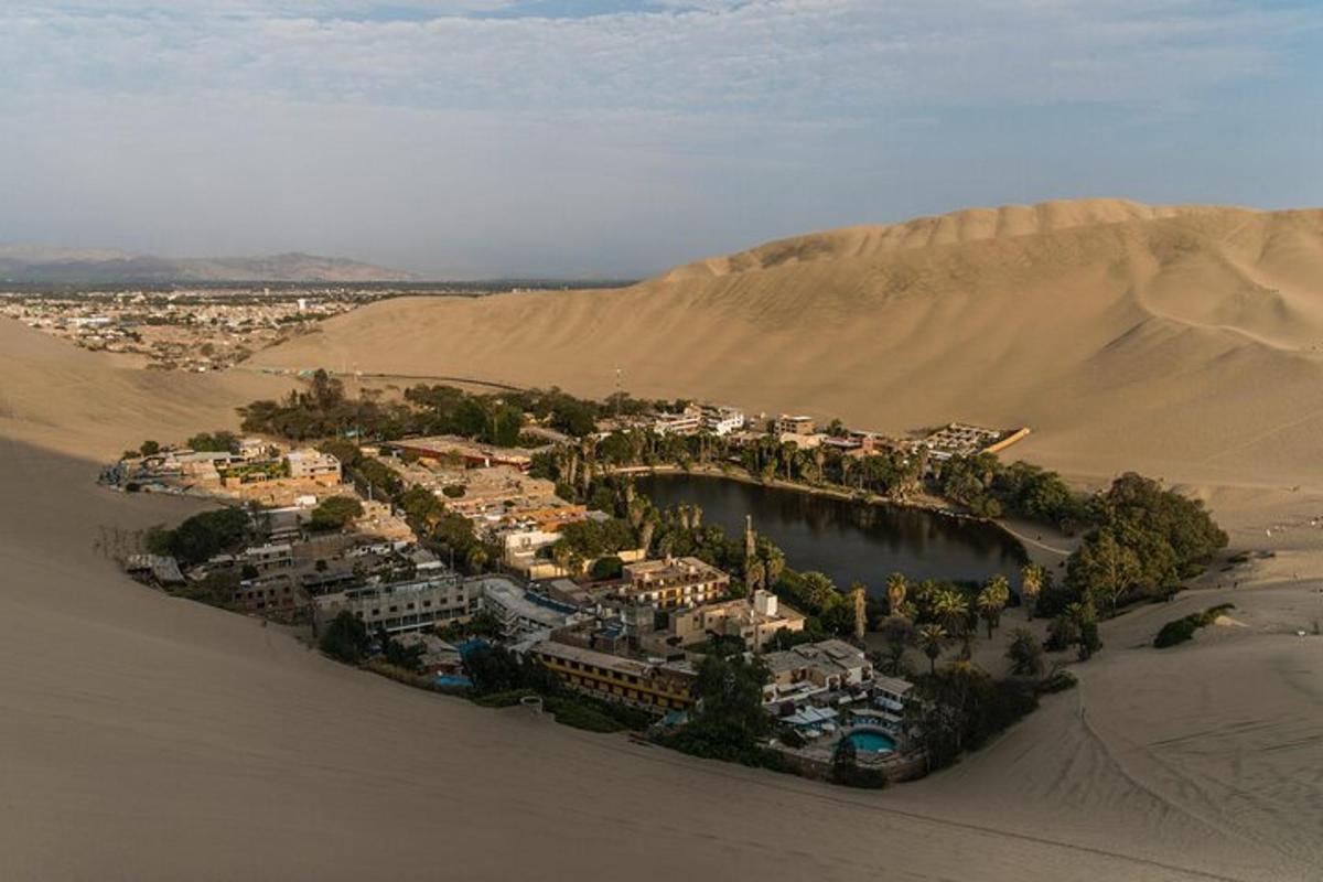 vista aèria d'un complex turístic al desert