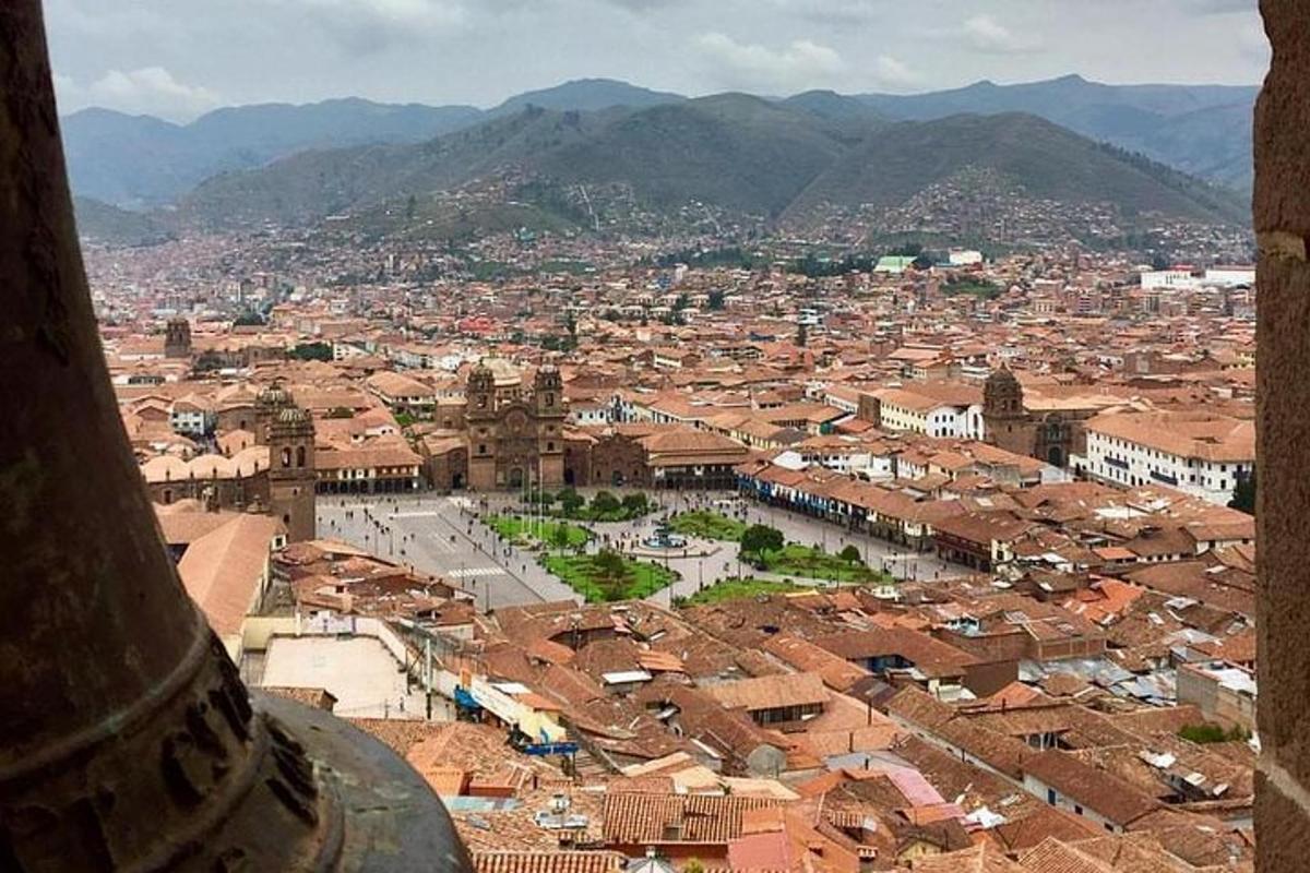 una vista di una città da una torre