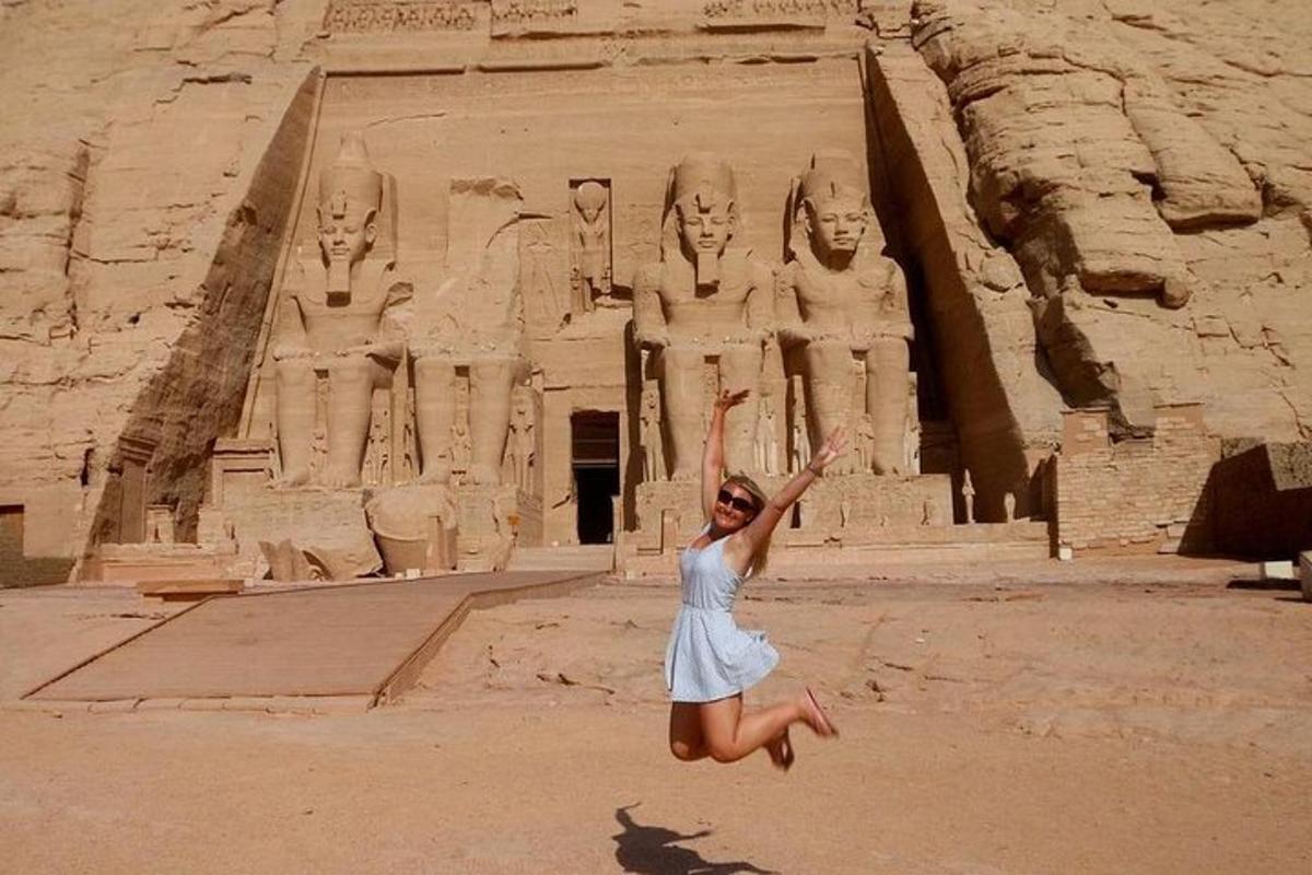 a woman is jumping in front of thearaohs