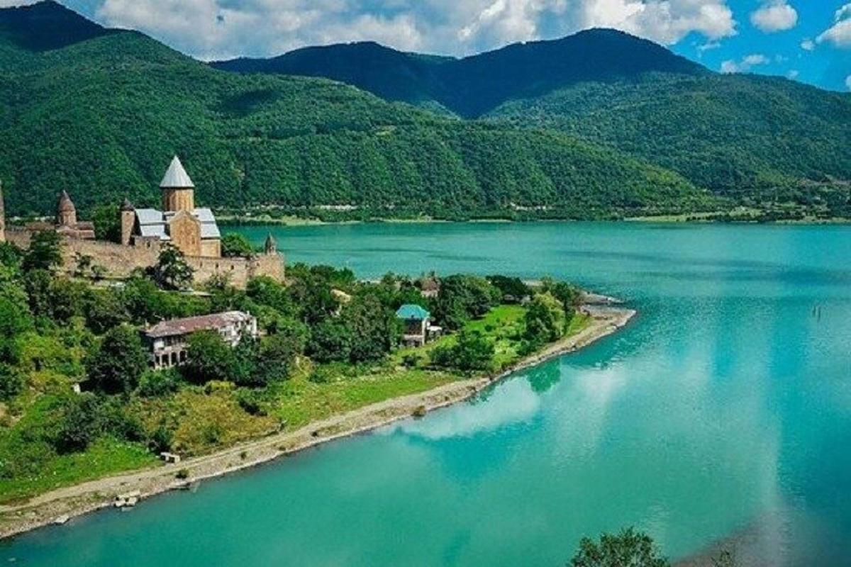 otok sredi velikega vodnega telesa