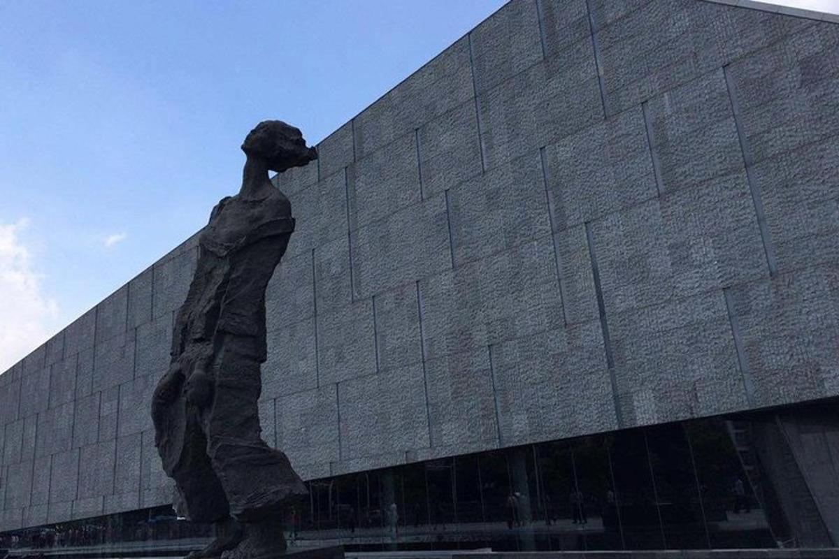 a statue of a man standing in front of a building