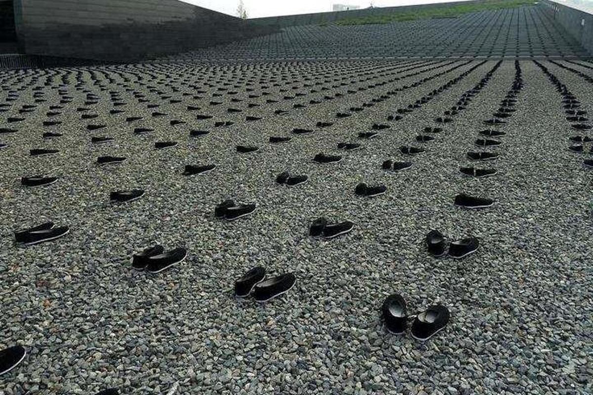 a group of shoes sitting on the ground