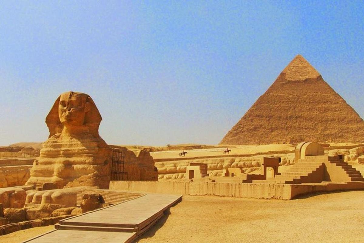 vaade Giza püramiididele ja Sfinksile