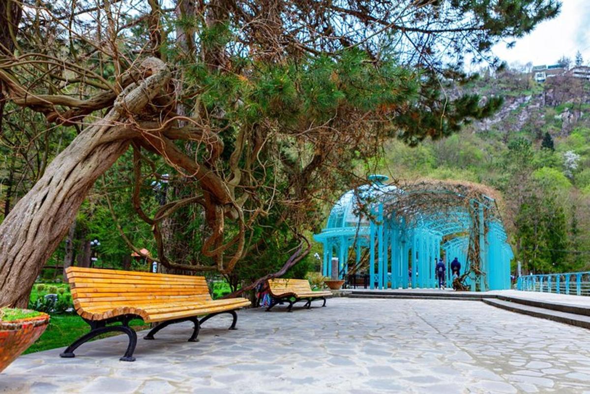 park kahe pingi ja sinise hoonega