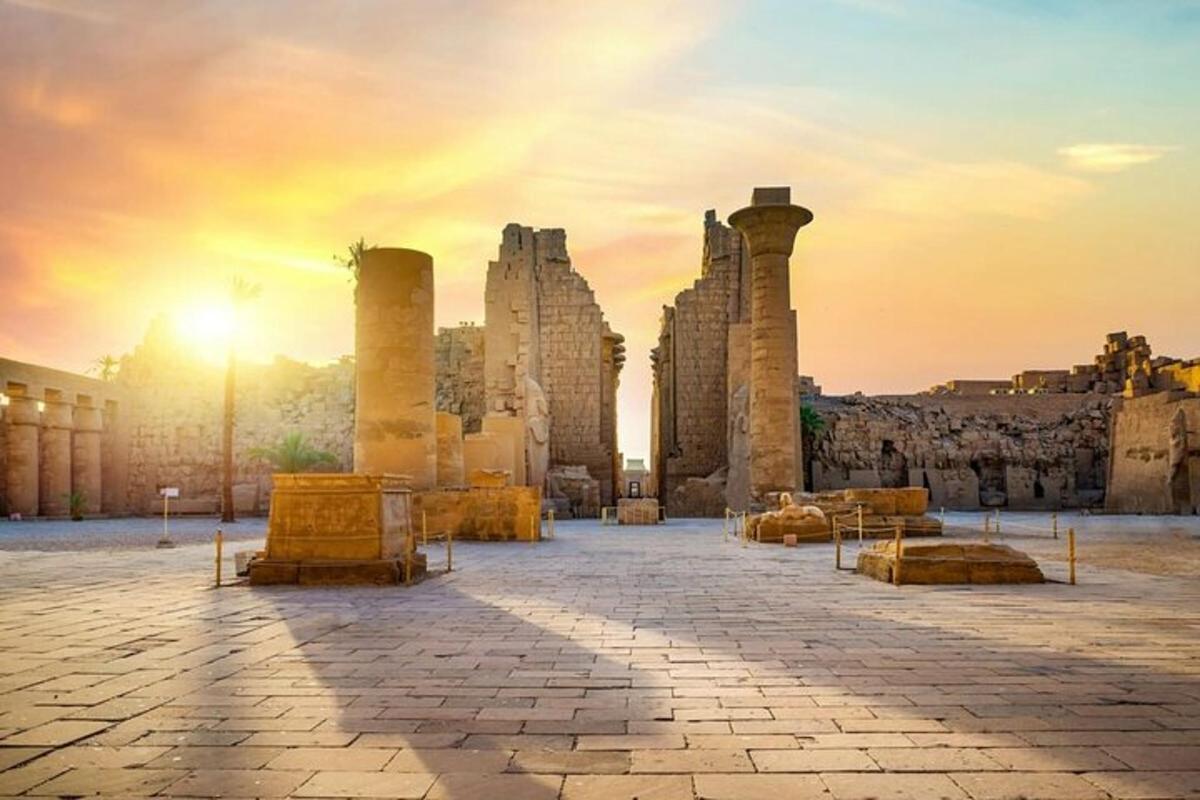 una vista dell'acropoli di Atene al tramonto