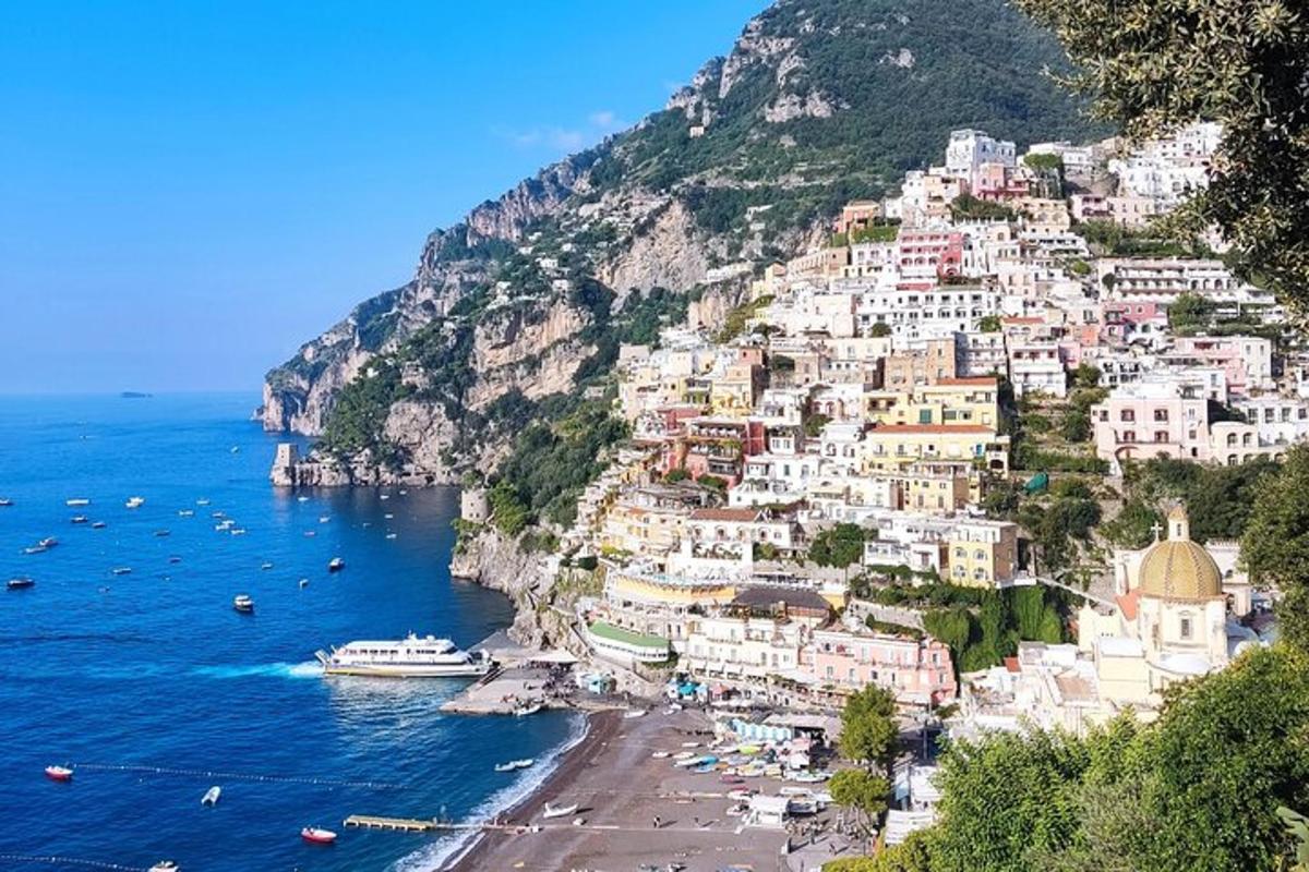 vesnice Positano na úbočí hory