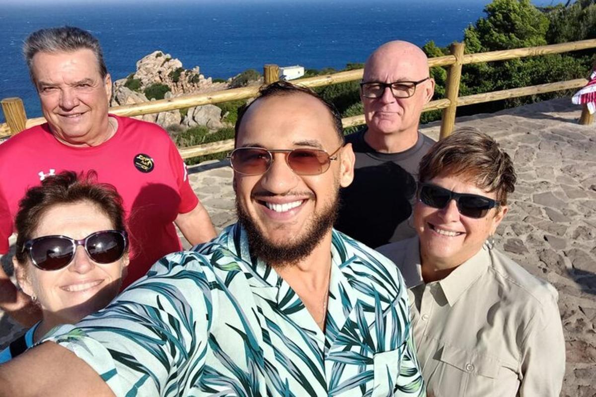 un grup de persones posant per a una foto