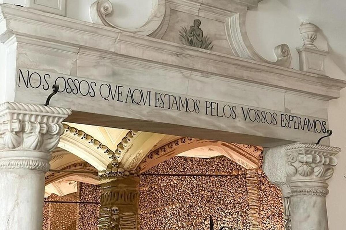 зграда са знаком на којем пише ноосемијемијаемија ивоирингитиви