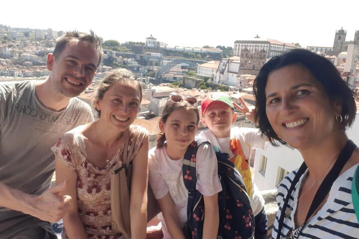 grupp inimesi, kes poseerivad pildi jaoks