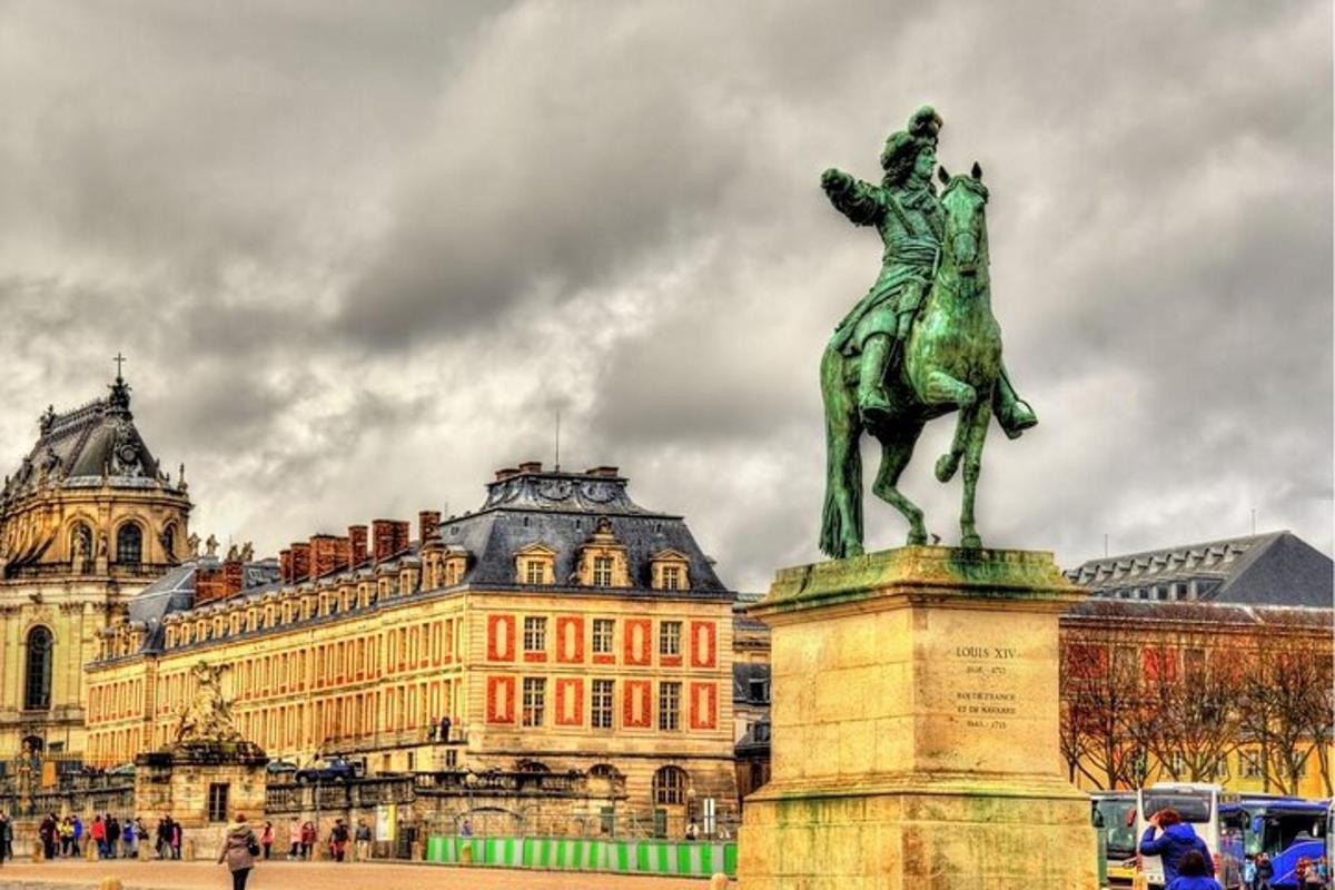 a statue of a man on a horse in front of a building