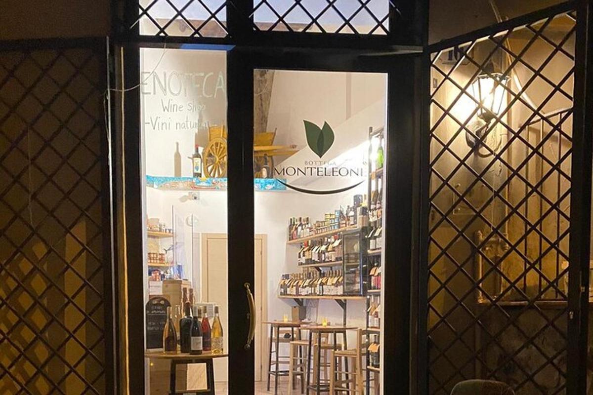 skleněné dveře restaurace s cedulí