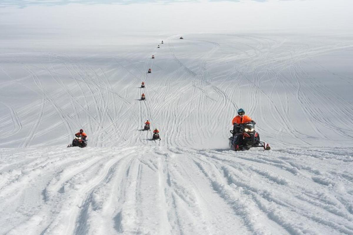 isang grupo ng mga tao sa snowobile sa snow