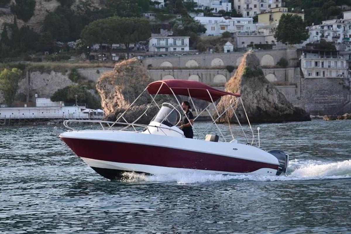 ένας άντρας σε μια βάρκα στο νερό