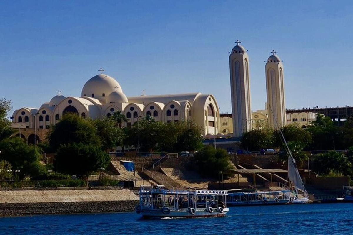 a boat in the water in front of a large building