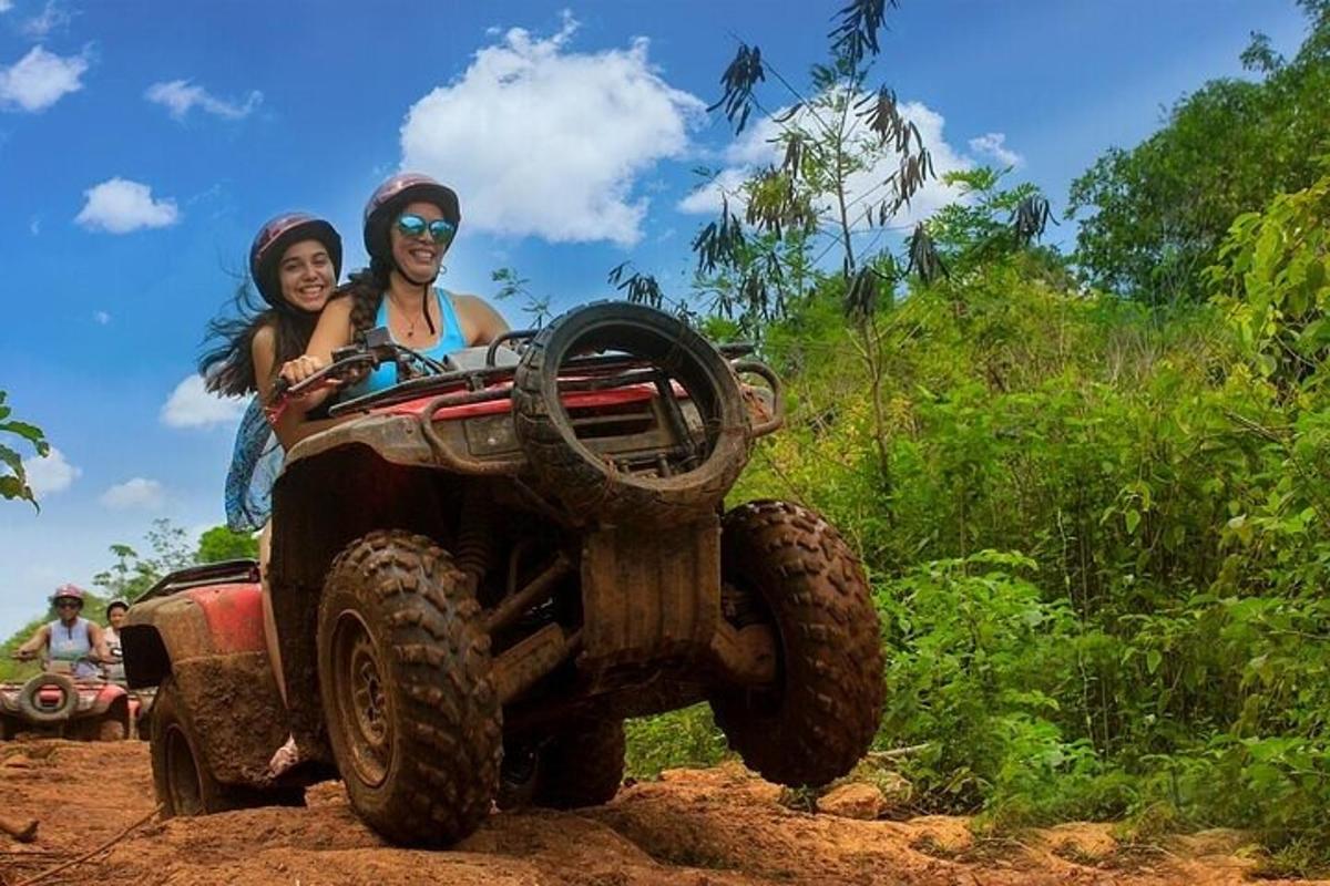 dalawang tao na nakasakay sa isang laruang trak sa isang maruming kalsada