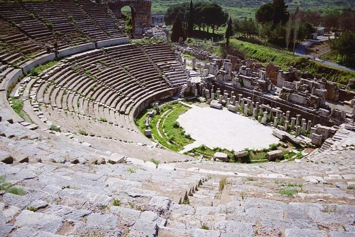 an amphitheater with a bunch of seats in it