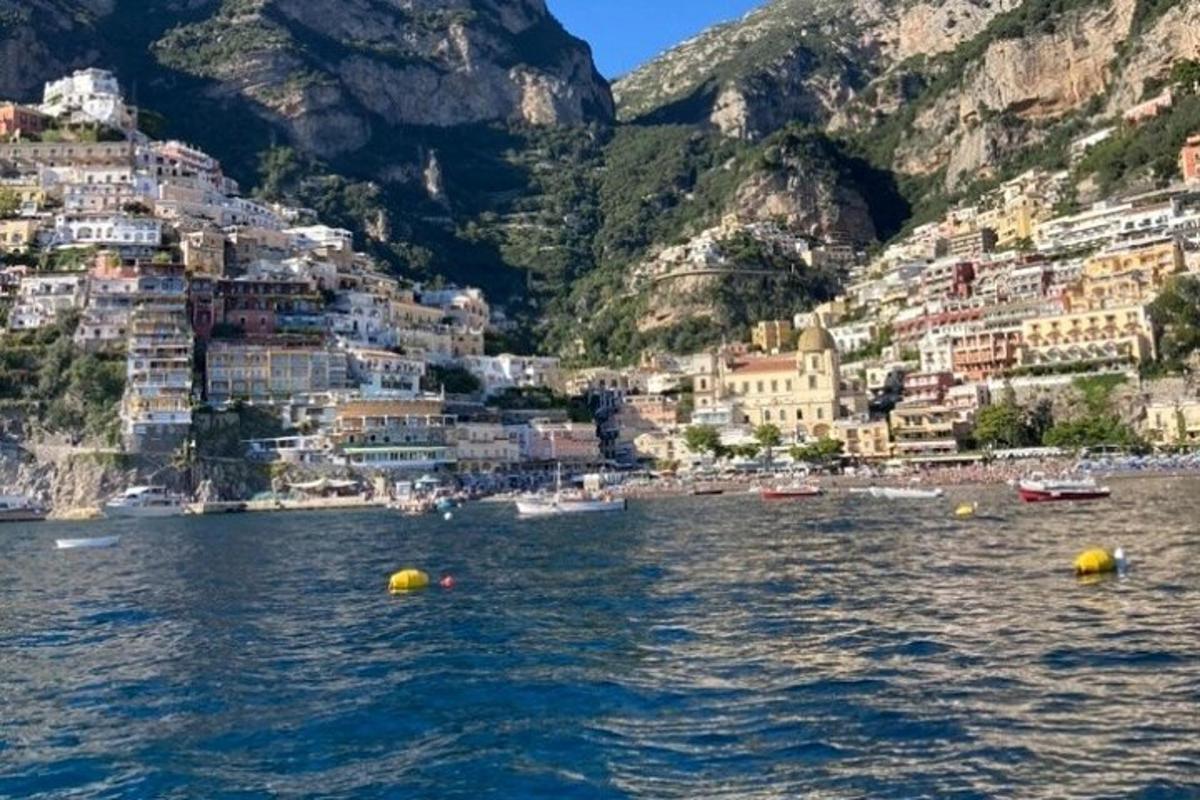 pemandangan positano di pantai amalfi