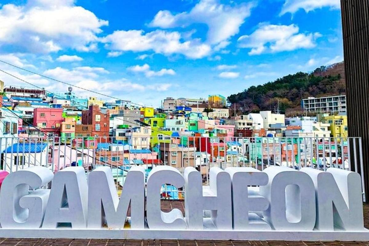 uma vista de uma cidade com a palavra gamedon