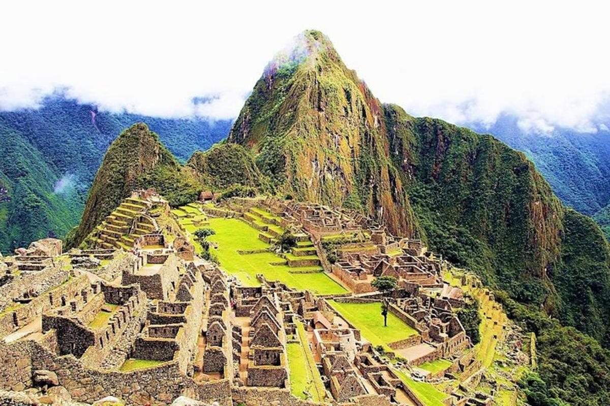 o vedere asupra muntelui Machu Picchu
