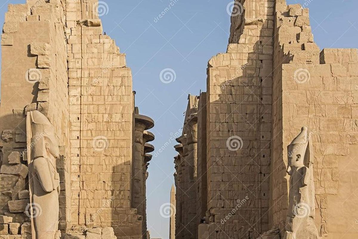 Dos ruinas del templo de Nemeo en Atenas