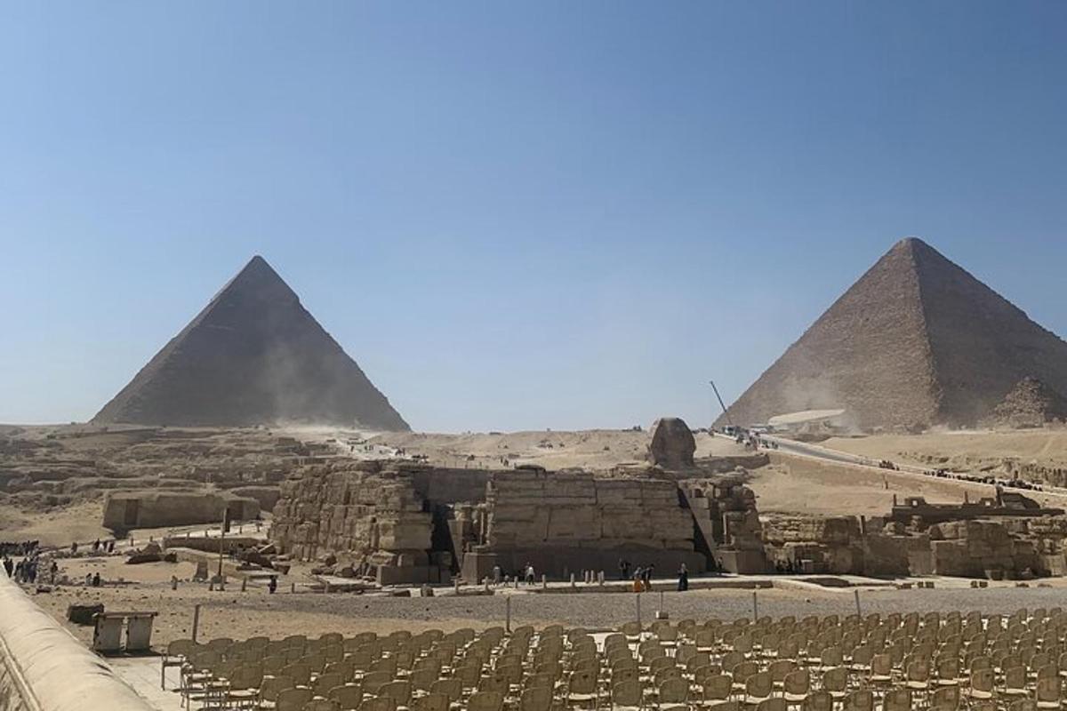 pohled na pyramidy v Gíze a Sfingu
