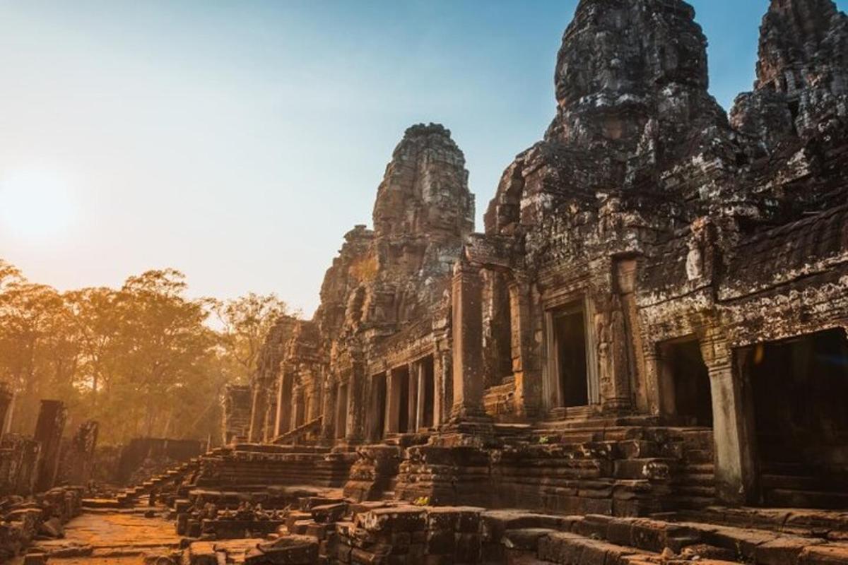 un templo en las ruinas de un edificio antiguo