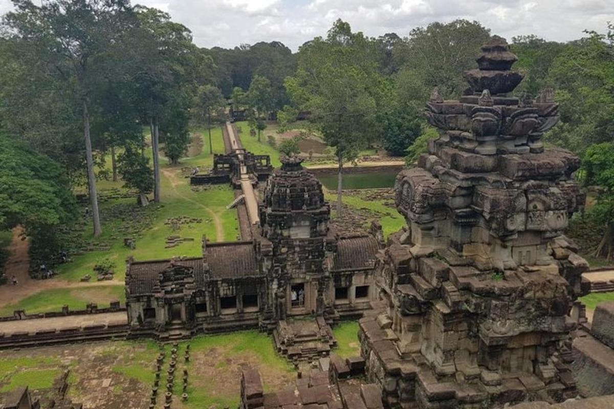pemandangan udara bangunan lama di taman