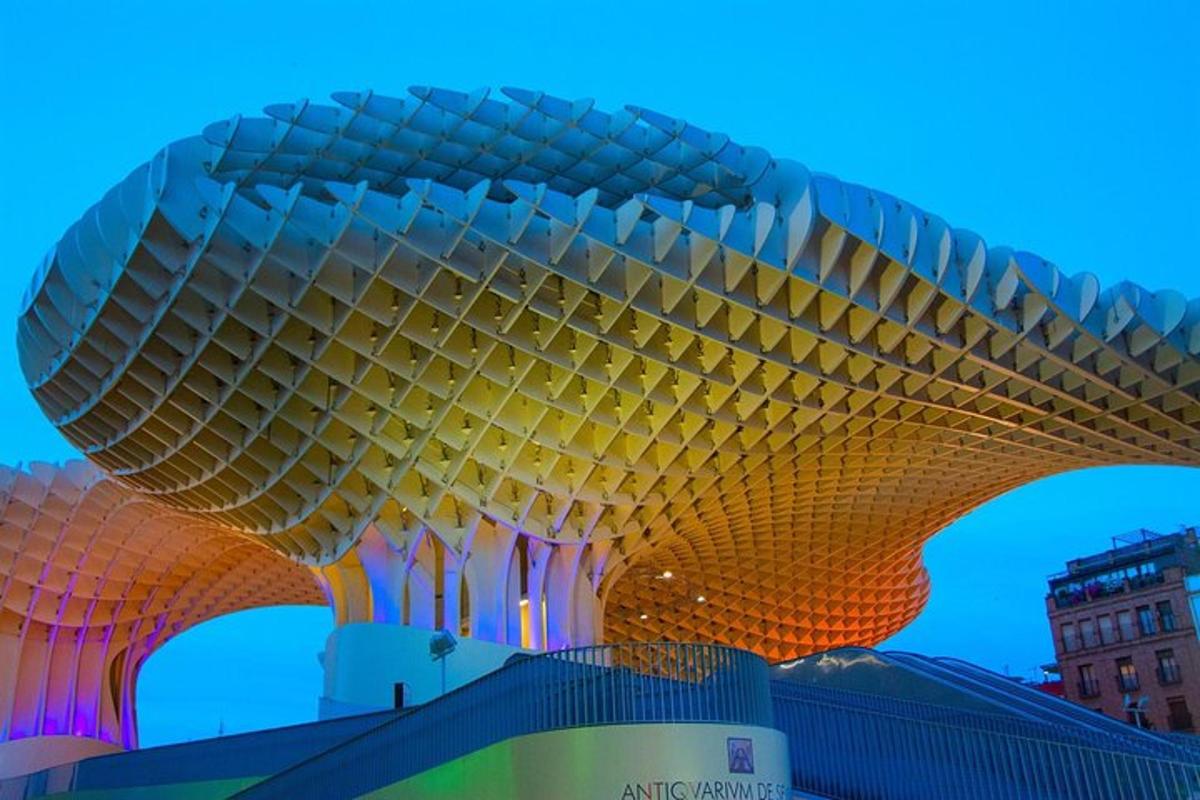 un edifici amb forma d'arc amb un arc de Sant Martí