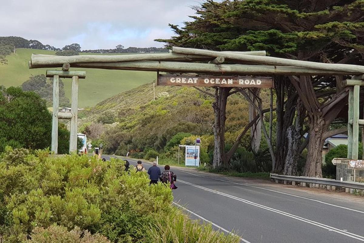 vegur með skilti sem segir Great Ocean Road