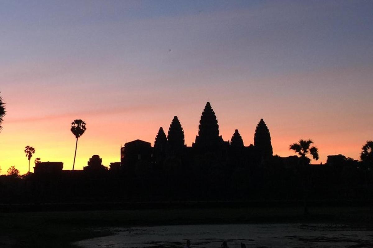 เงาของวัดตอนพระอาทิตย์ตก