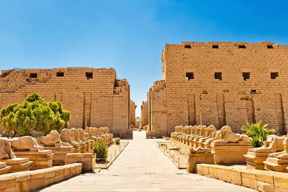 una vista de las ruinas de un edificio