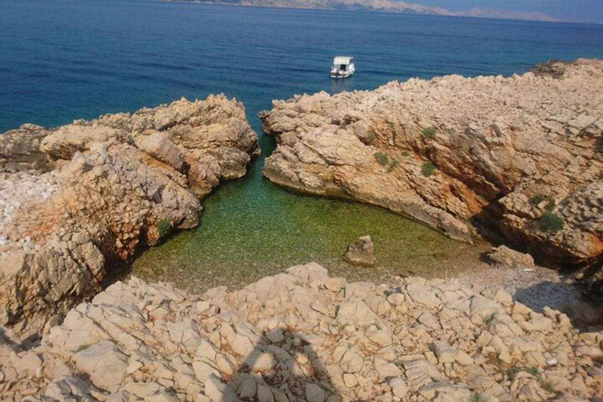 a boat in the water between some rocks