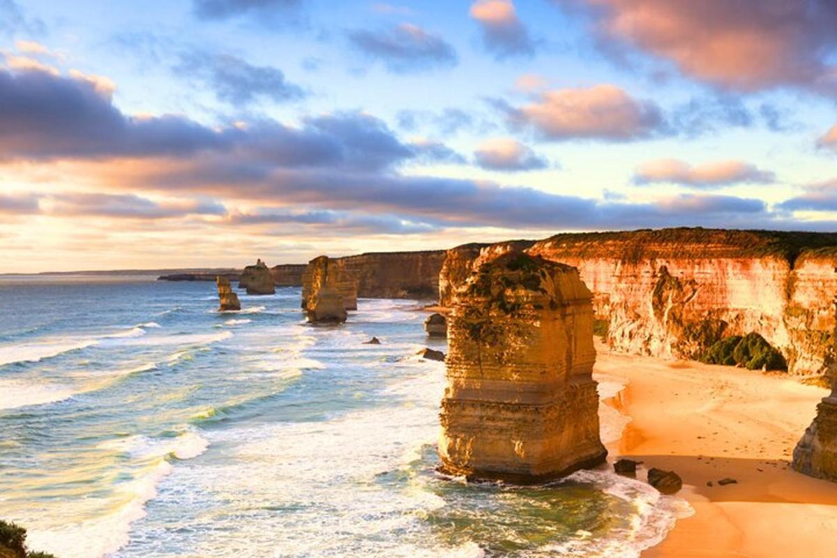 una vista della Great Ocean Road e dei dodici apostoli