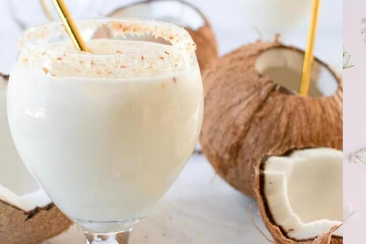 minuman dalam gelas bersebelahan dengan kelapa