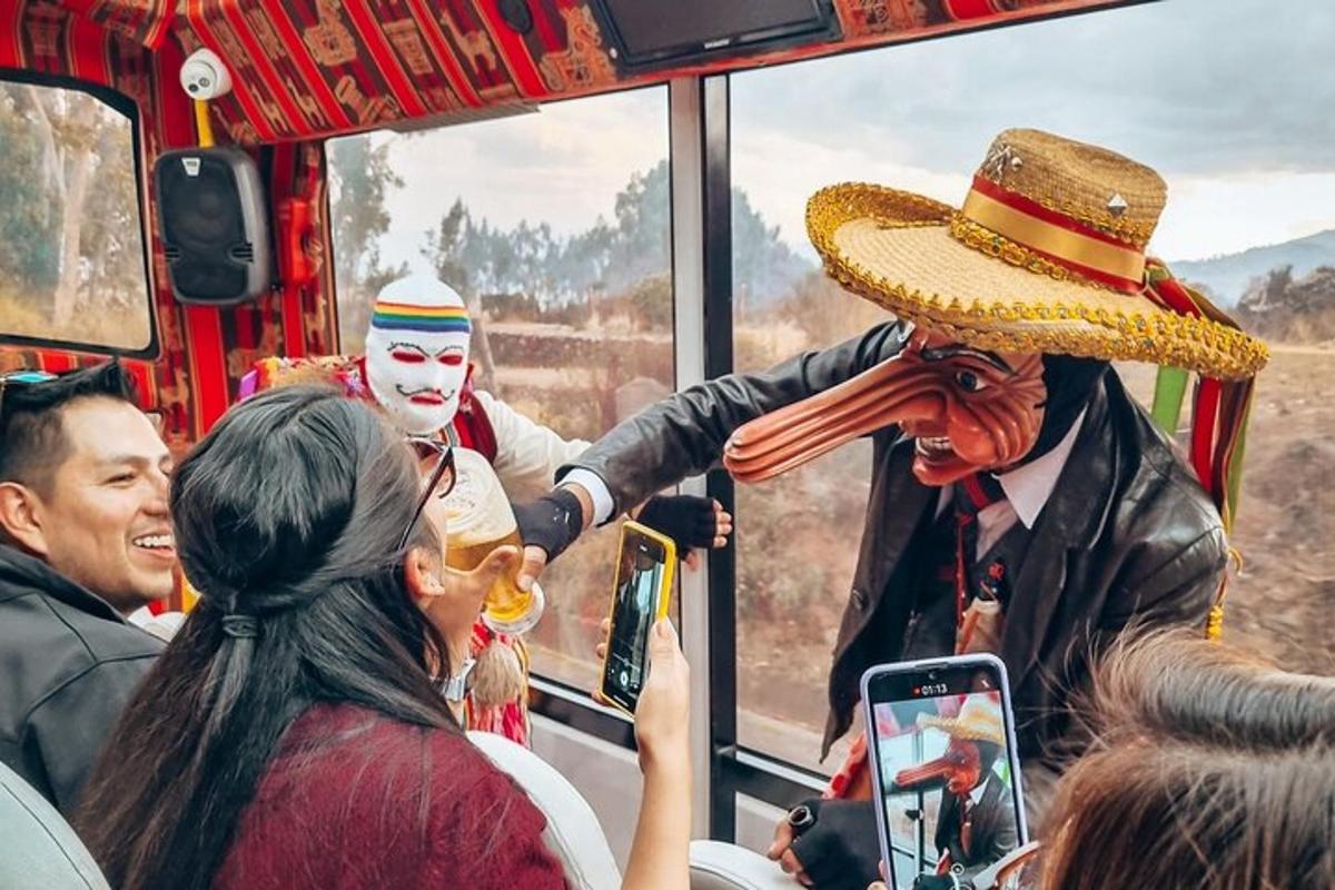 skupina lidí jedoucích v autobuse s klauny