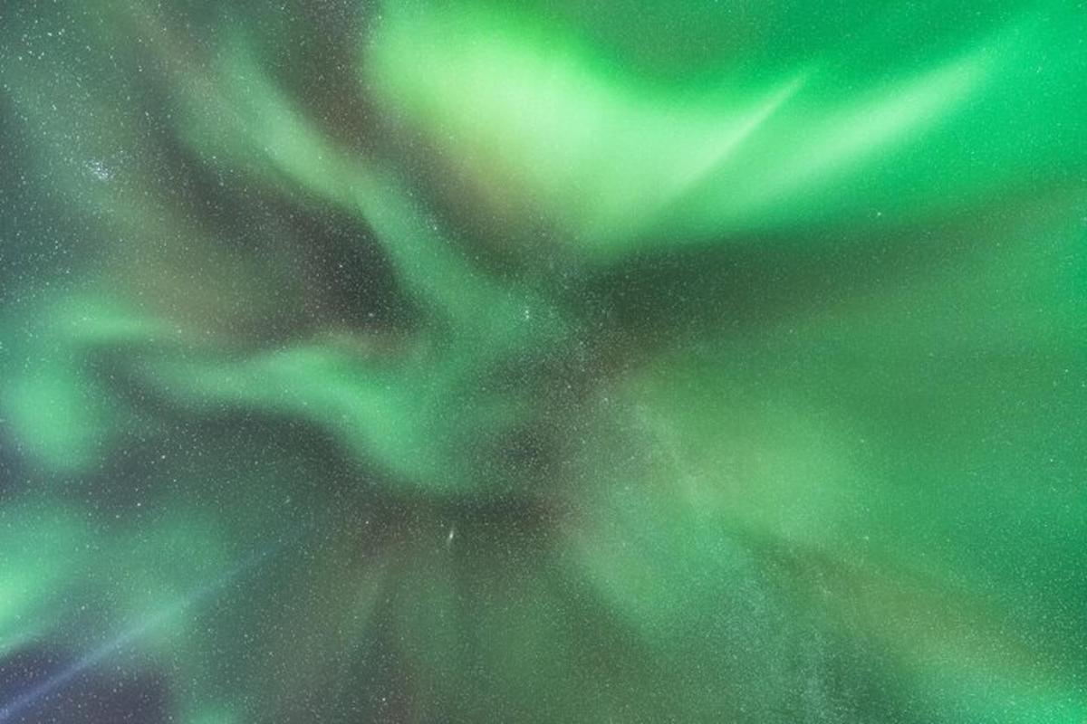 uma imagem da aurora boreal no céu
