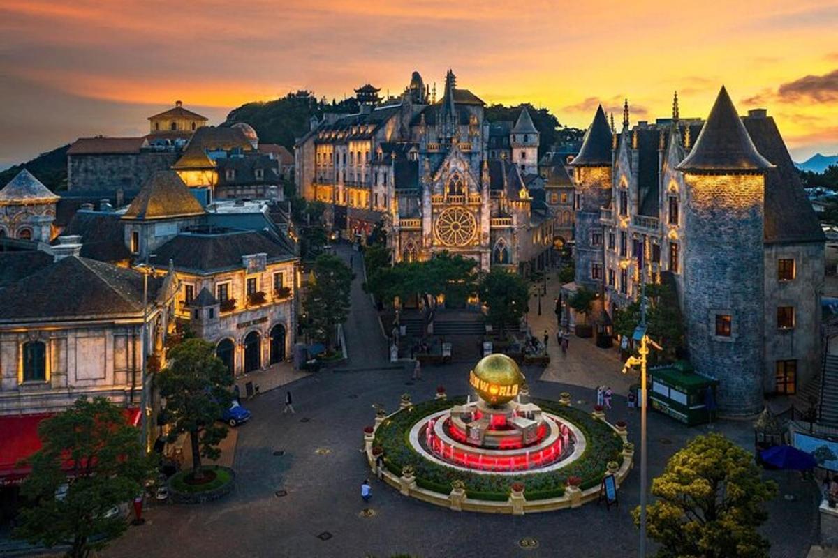 một thành phố có một tháp đồng hồ ở giữa thành phố