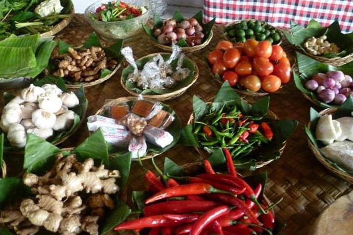 a table topped with lots of different types of vegetables