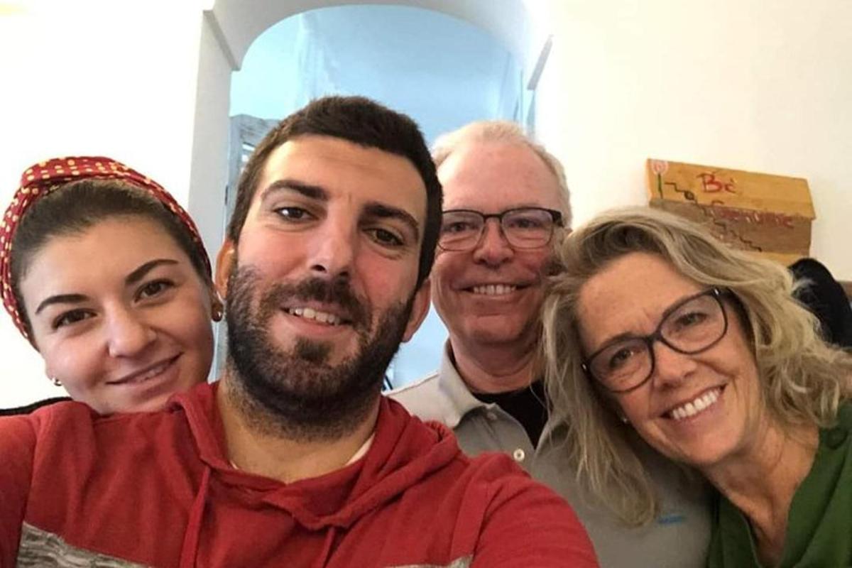 grupp inimesi, kes poseerivad pildi jaoks