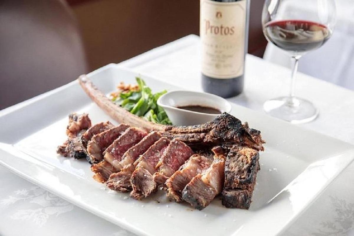 一盘白肉和一杯酒