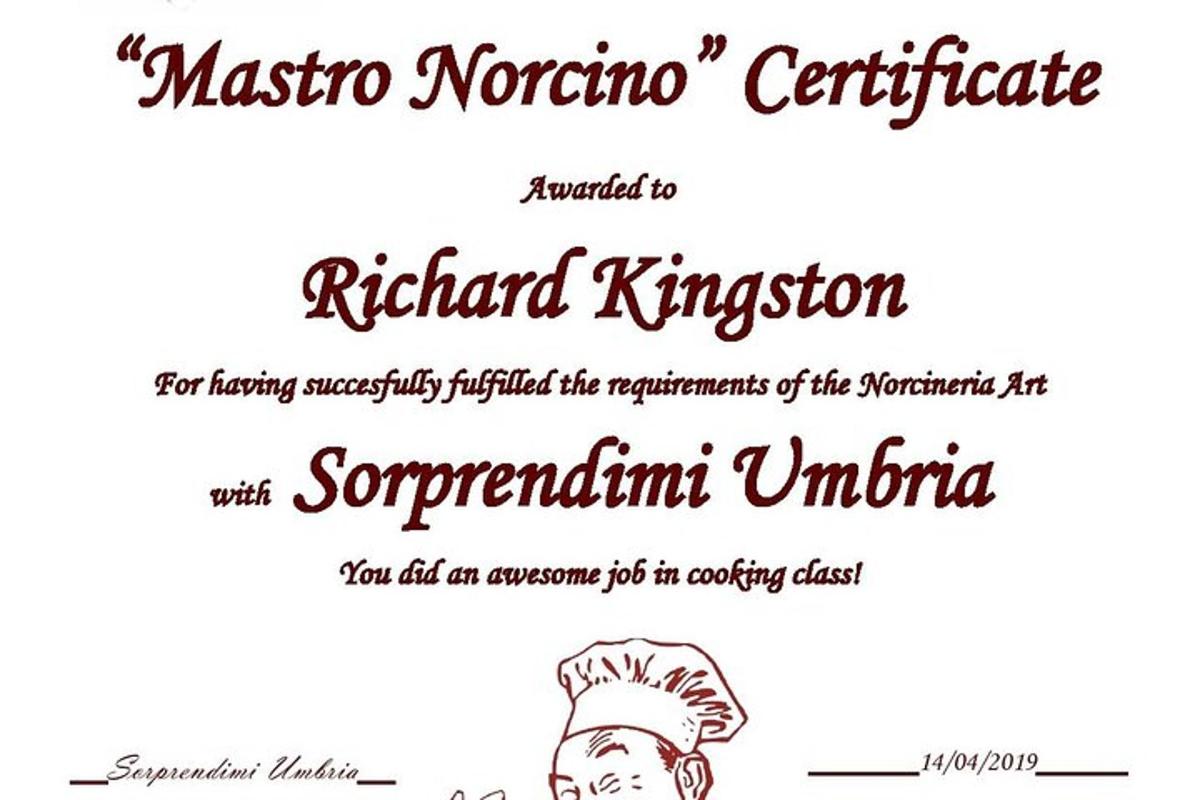 una pagina di un libro di cucina con l'immagine di uno chef