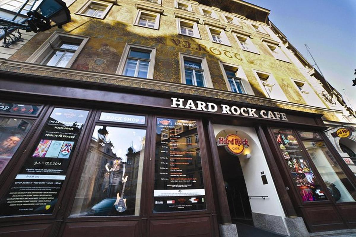 kawiarnia hard rock przed budynkiem