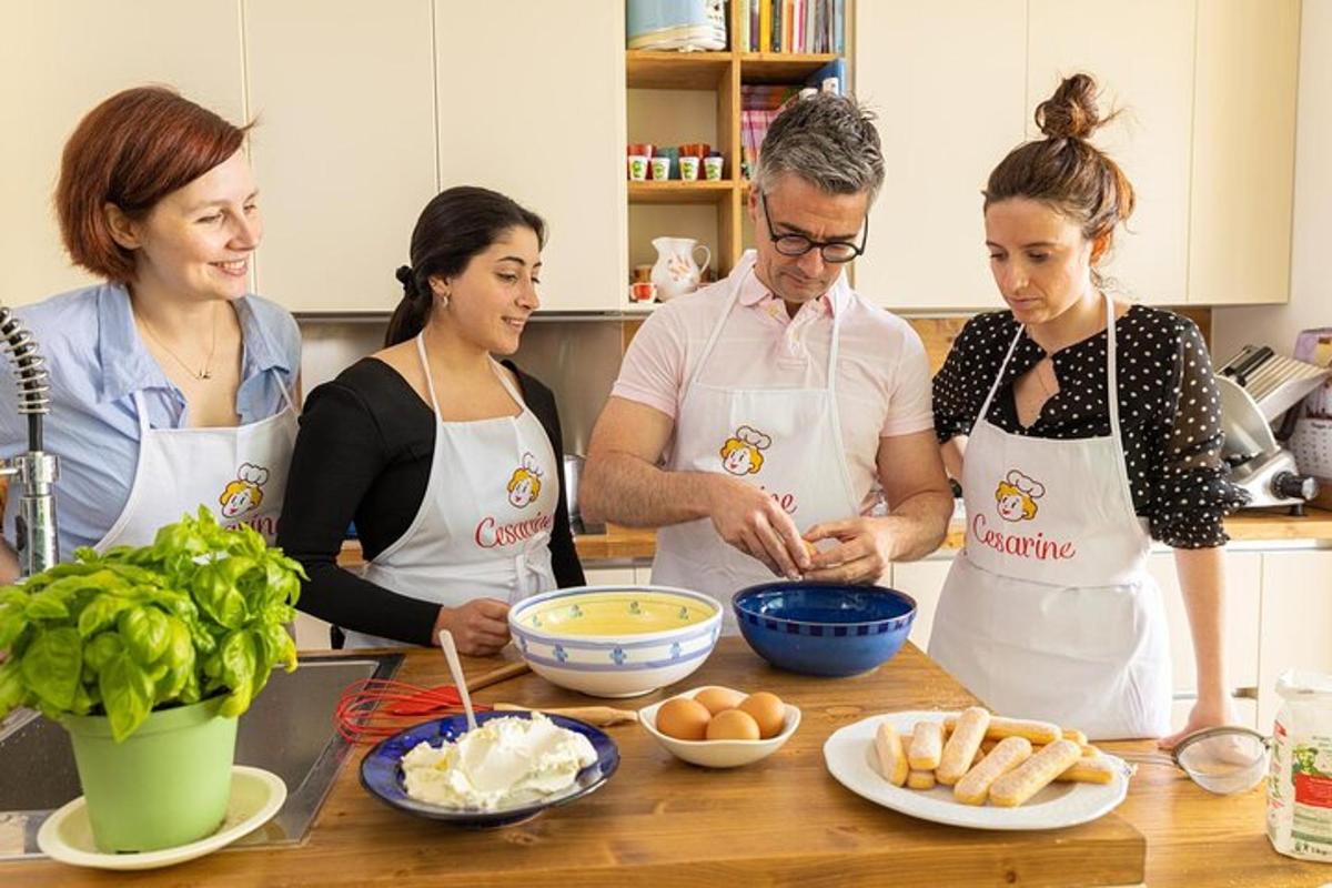 Un grupo de personas en una cocina preparando comida.