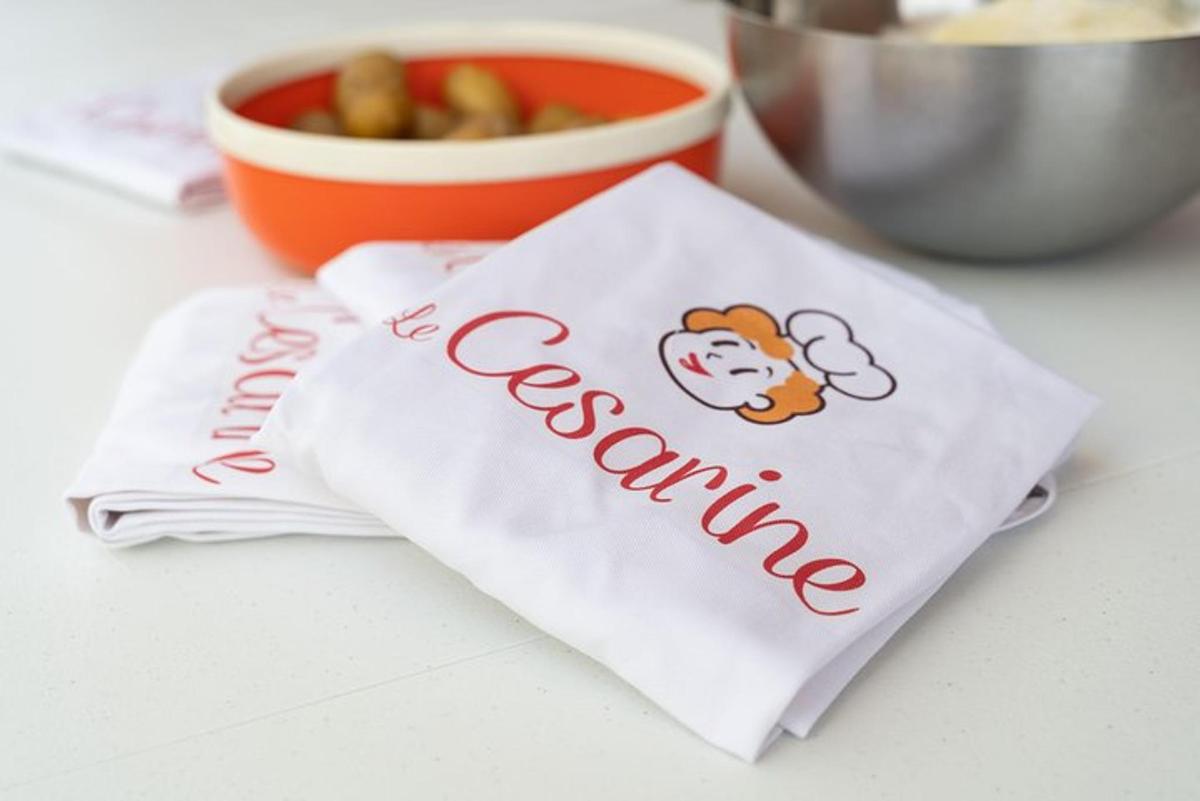 isang puting napkin na may nakasulat na bagong lola