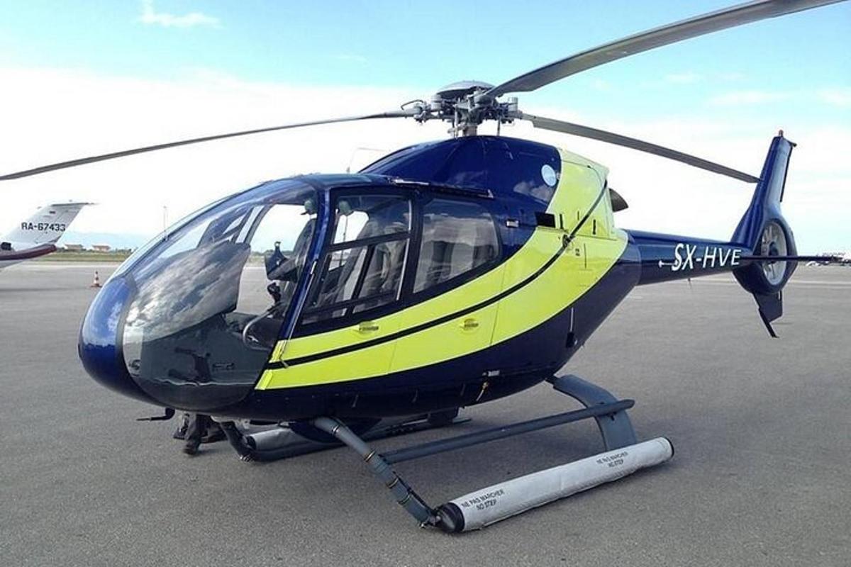 rajale pargitud sinine ja kollane helikopter