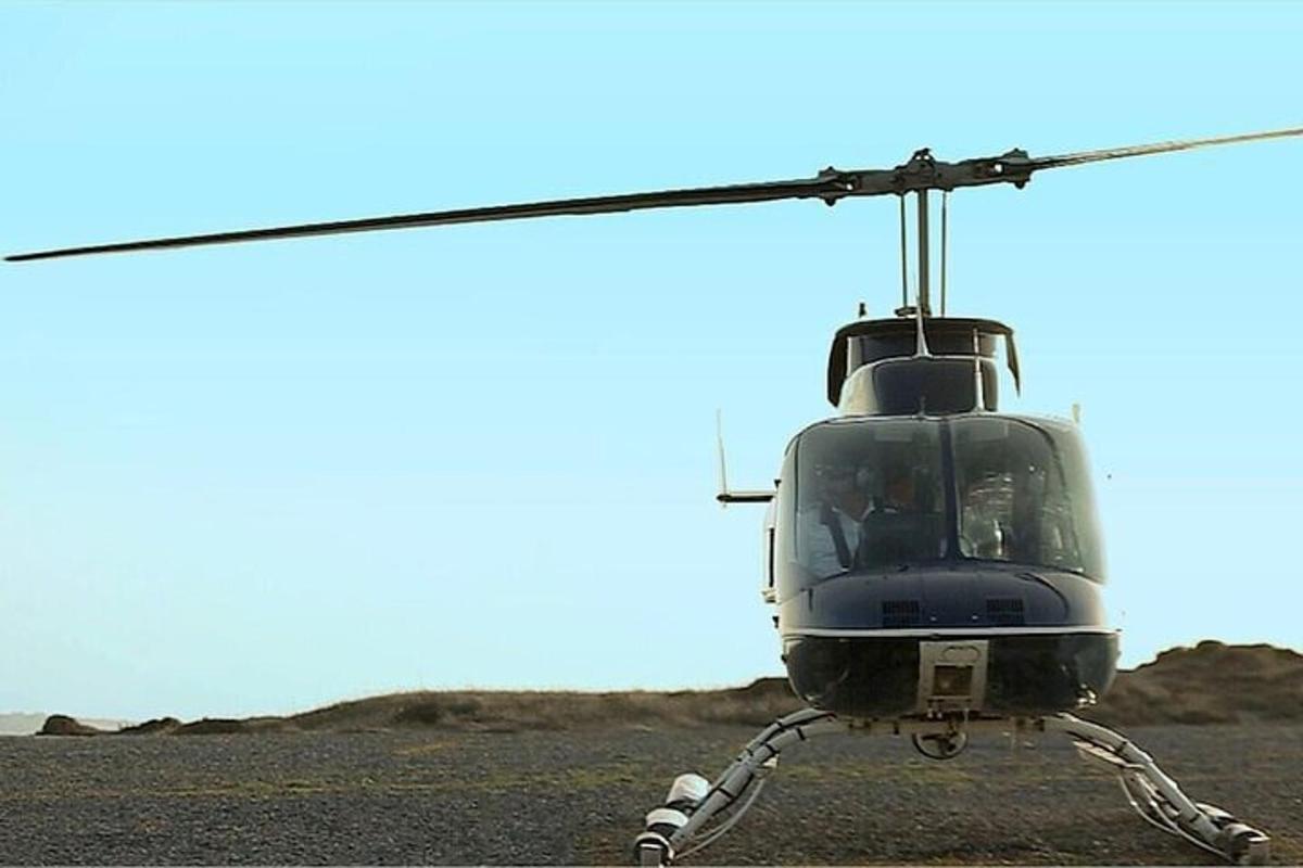 Þyrla er lagt á akri
