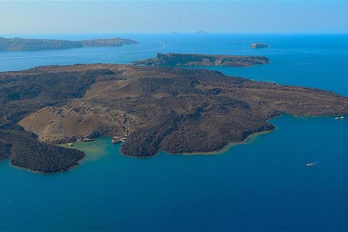 水中岛屿的鸟瞰图